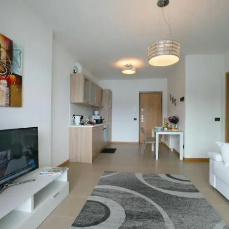 Sleeps 4 Pool Lejlighed