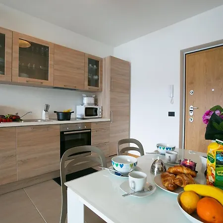Sleeps 4 Pool Lejlighed Argegno